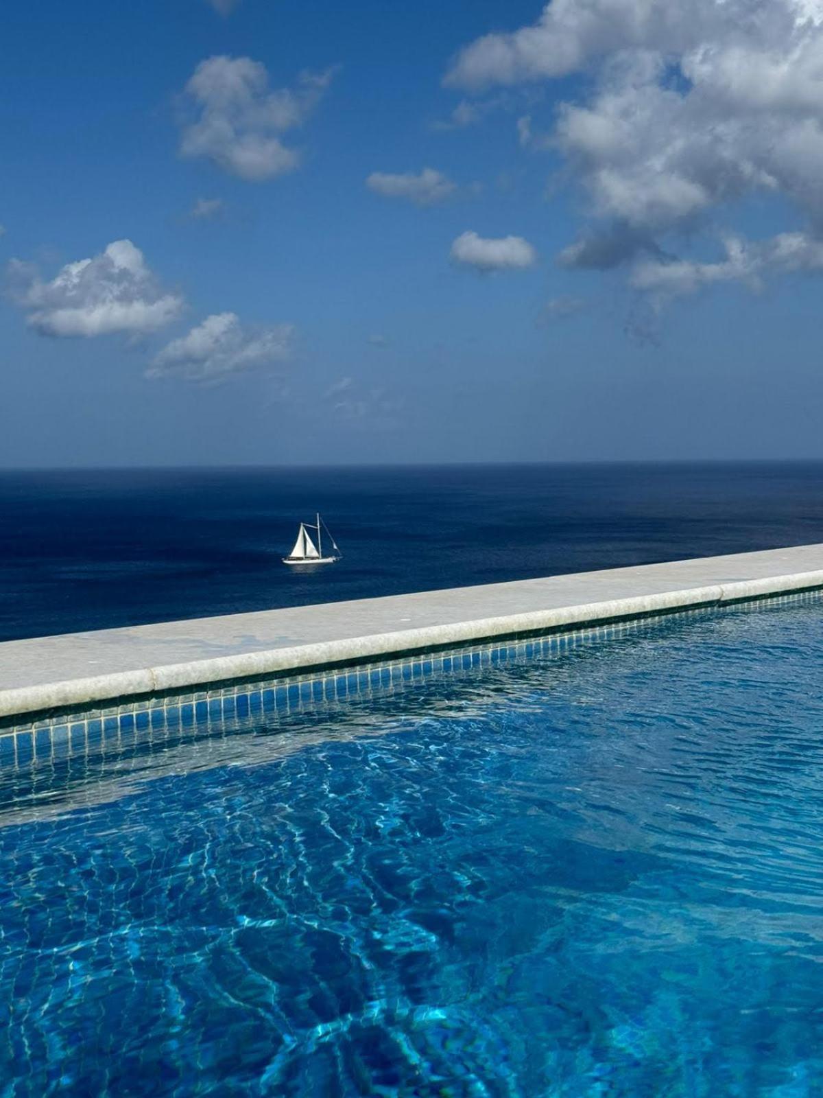 אימרוביגלי Topos Exclusive Santorini מראה חיצוני תמונה